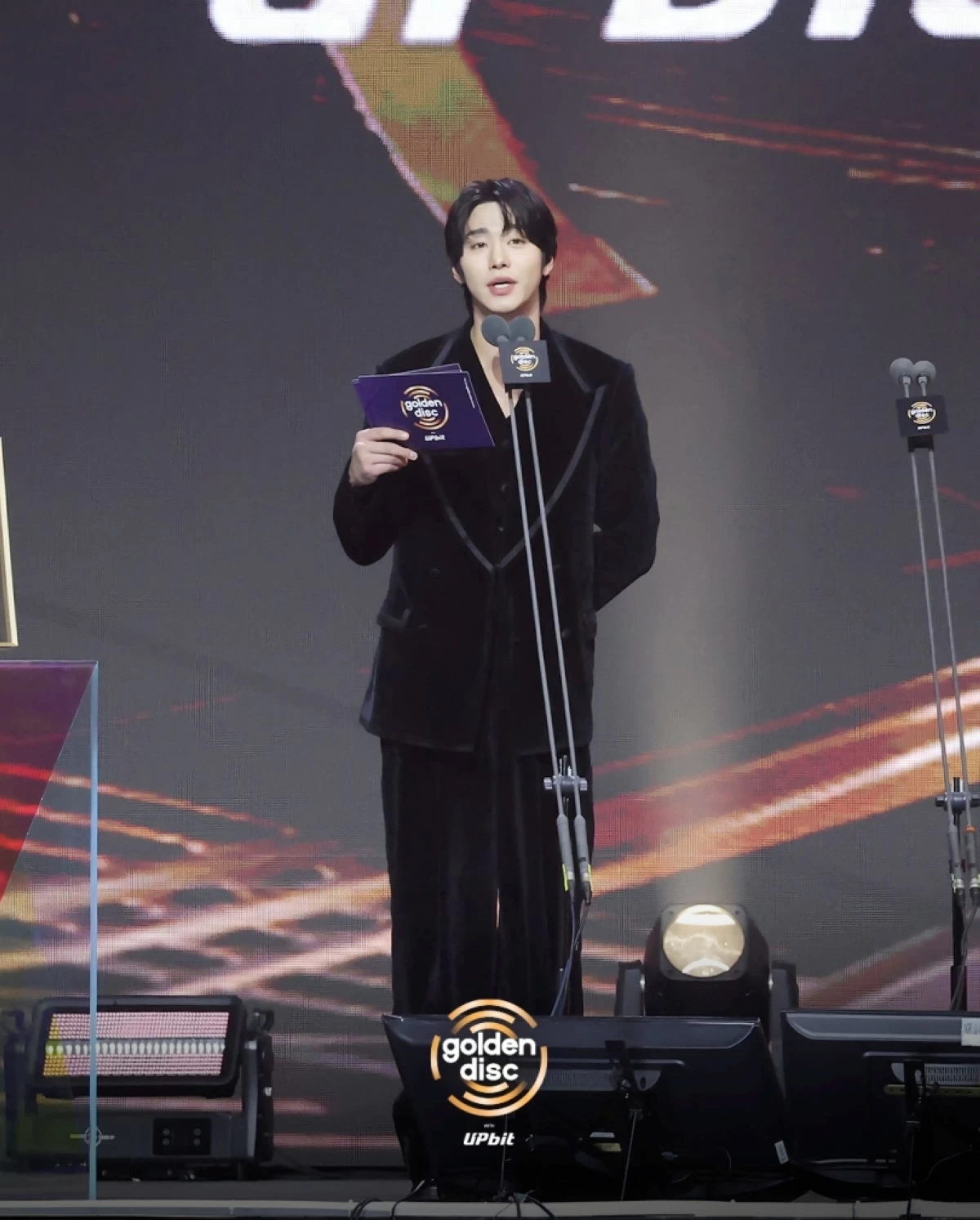 Presenter Ahn Hyo-seop (Photo from Golden Disc Awards)
