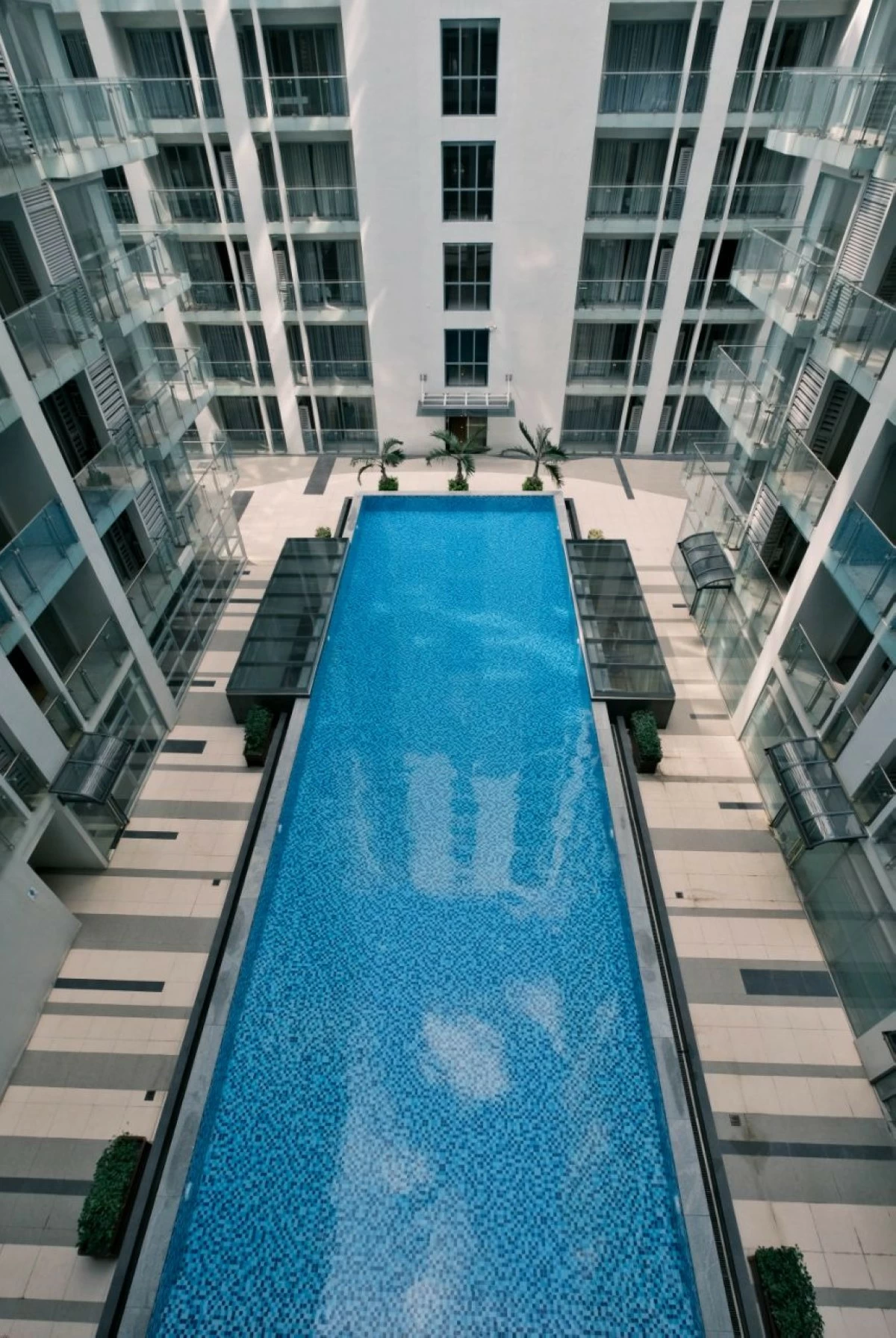 Designed for rest and recreation, the pool at Wyndham Garden Manila Bay provides the perfect setting to unwind and soak in the atmosphere.
