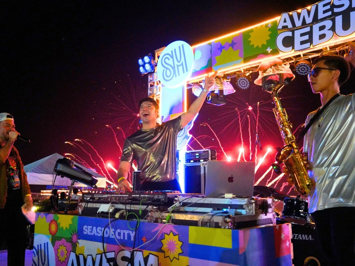 Light up your night with an unforgettable celebration at the Sky Park in SM Seaside City! Experience the ultimate vibe featuring live beats, electric energy, and the best view in the city.
