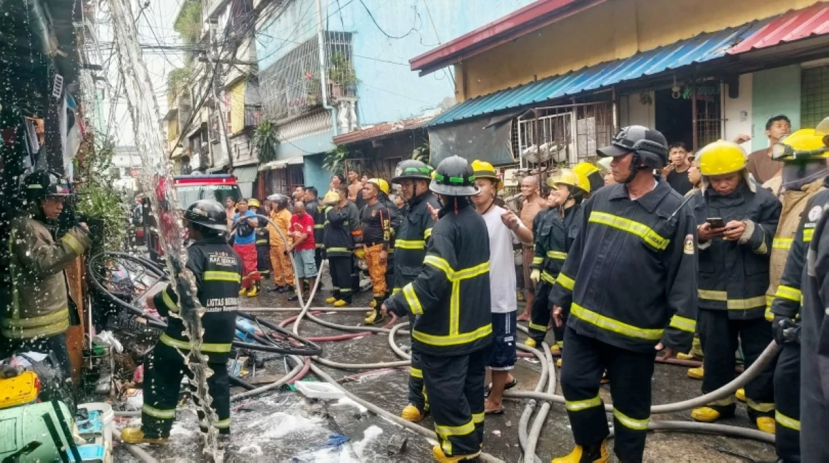 The fire in Barangay Western Bicutan, Taguig on Jan. 11 Photo from the Fort Bonifacio Fire & Rescue Volunteer Inc Global 41s Facebook page)

