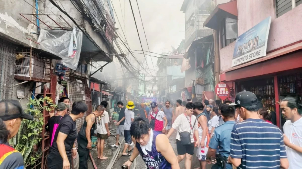 The fire in Barangay Western Bicutan, Taguig on Jan. 11 Photo from the Fort Bonifacio Fire & Rescue Volunteer Inc Global 41s Facebook page)
