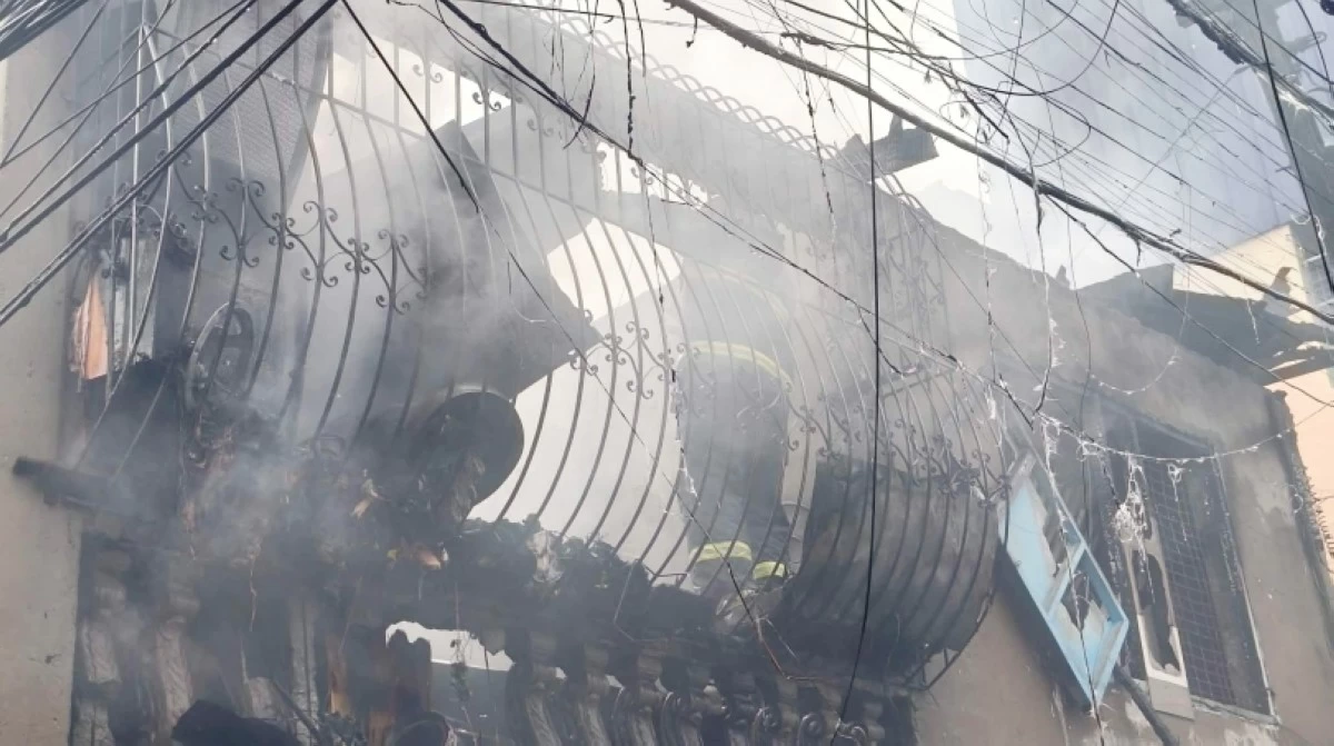 The fire in Barangay Western Bicutan, Taguig on Jan. 11 Photo from the Fort Bonifacio Fire & Rescue Volunteer Inc Global 41s Facebook page)
