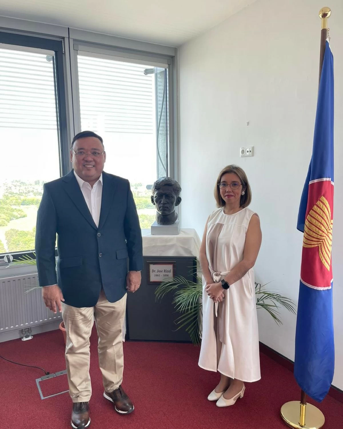 DFA: Photo between Roque, PH envoy to Austria taken in 2023