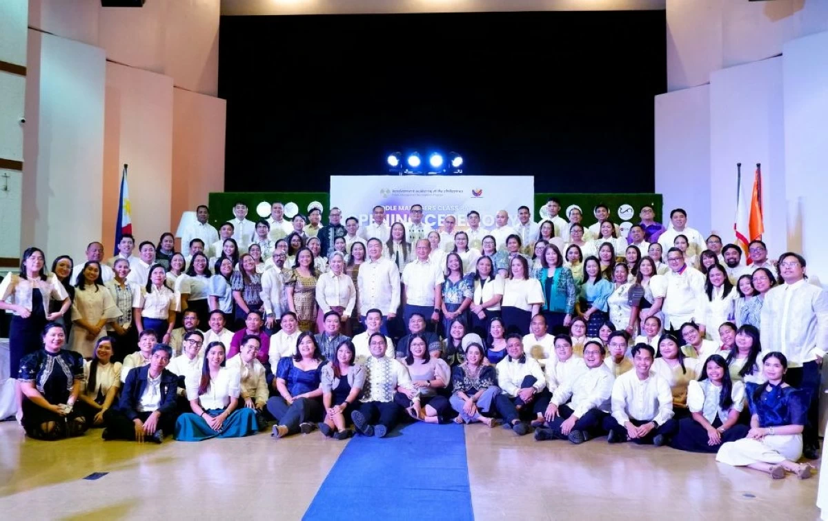 DAP officials, faculty members, and staff with MMC Batches 36 and 37 (Carla Bauto Deña/MANILA BULLETIN) 