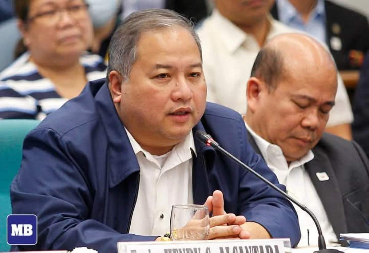 Former Bulacan First District Engineer Henry Alcantara of the Department of Public Works and Highways (DPWH) testifies before the Senate Blue Ribbon Committee on September 1, 2025, during the inquiry into alleged ghost flood control projects. (Mark Balmores | MB)