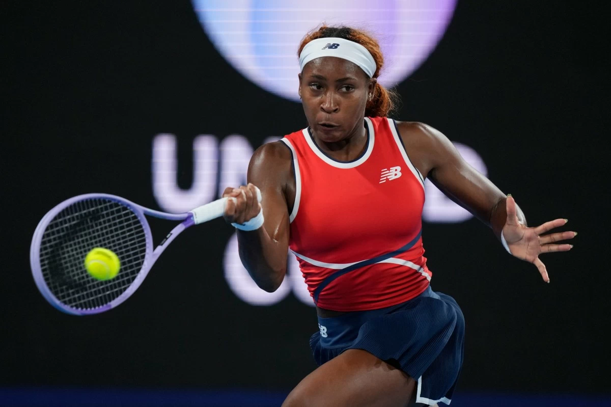 Coco Gauff of the U.S. hits a forehand to Iga Swiatek of Poland during their semifinal match at the United Cup tennis tournament in Sydney, Saturday, Jan. 10, 2026. (AP Photo/Rick Rycroft)
