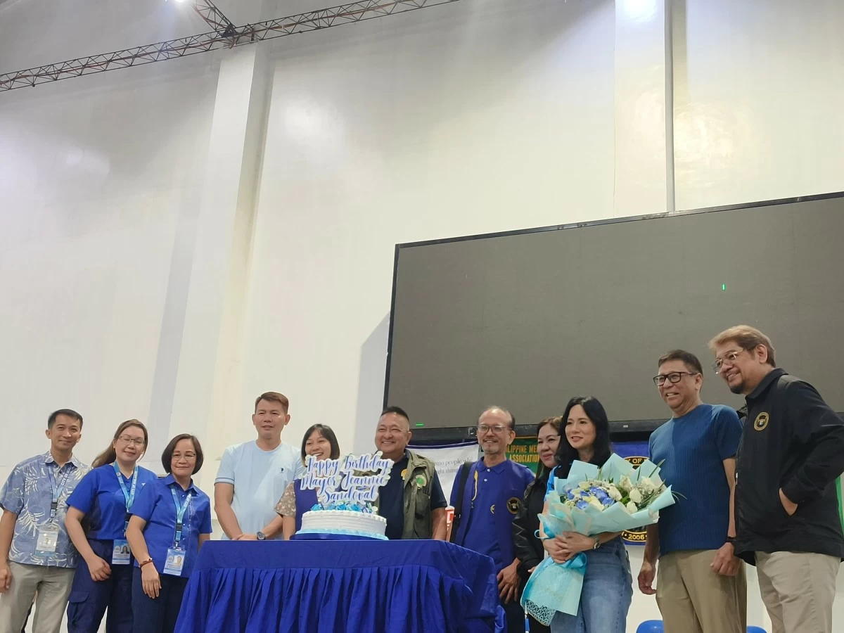 Local officials, partner organizations, and medical volunteers gather for a photo during the outreach program, highlighting the collaboration behind the free medical and surgical services for Malabueños (Photo by Hannah Nicol/MANILA BULLETIN)