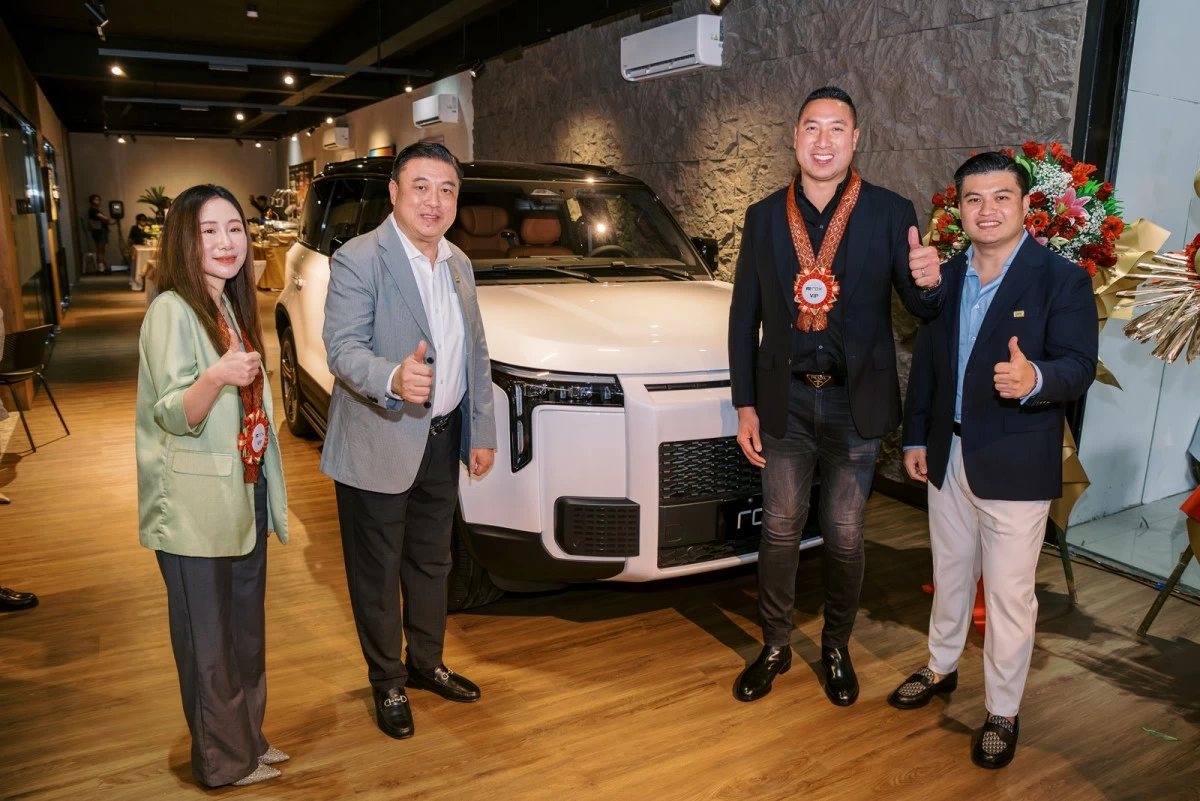 From left: Rox Motor Asia Department Director, Nicole Lee; Wilfred Chua, Chief Executive Officer of Transcorp Inc; San Juan City Mayor, Francis Zamora; and Bryan Chua, Vice President & Managing Director of Rox Motor Philippines.