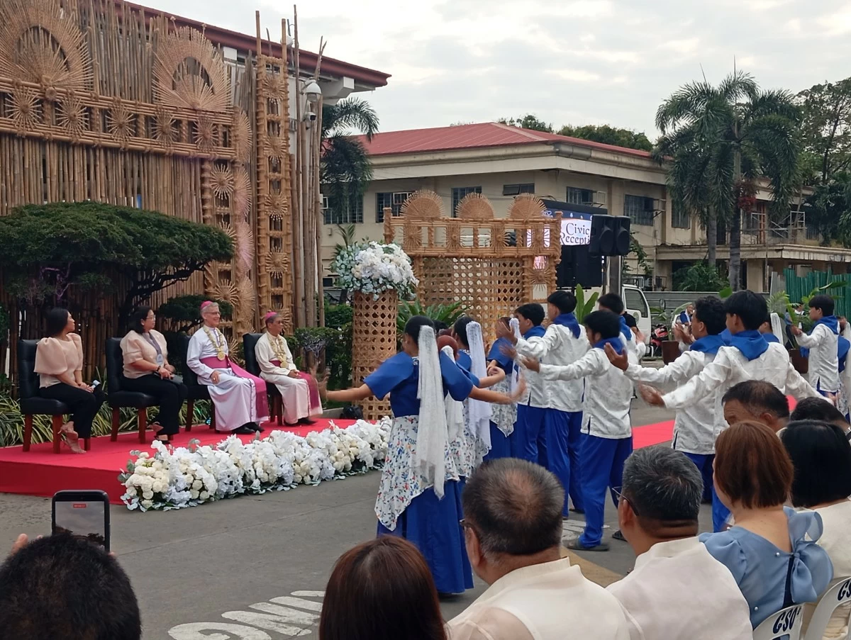 The Binangonan Municipal government welcomed Archbishop Charles Brown and Antipolo Bishop Ruperto Santos in a civic welcome ceremony at the Binangonan Municipal ground (photo by Nel Andrade)