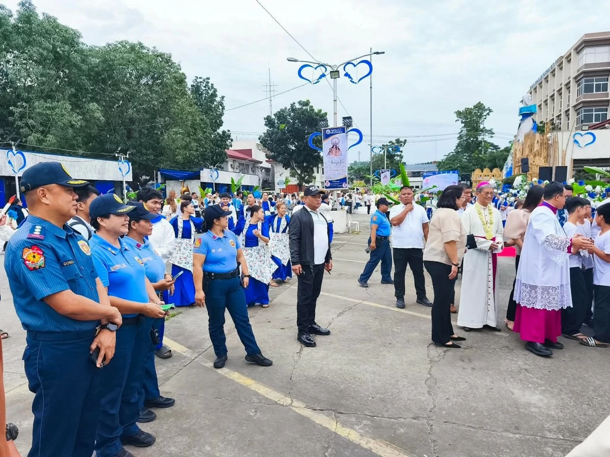 Police personnel led by Rizal Police Provincial Office director, Col. Feloteo Gonzalgo and Binangonan chief of police Col. Evangeline Santos ensure the safety of the visitors during the historic event on Jan. 17 (photo from Binangonan PNP's FB)