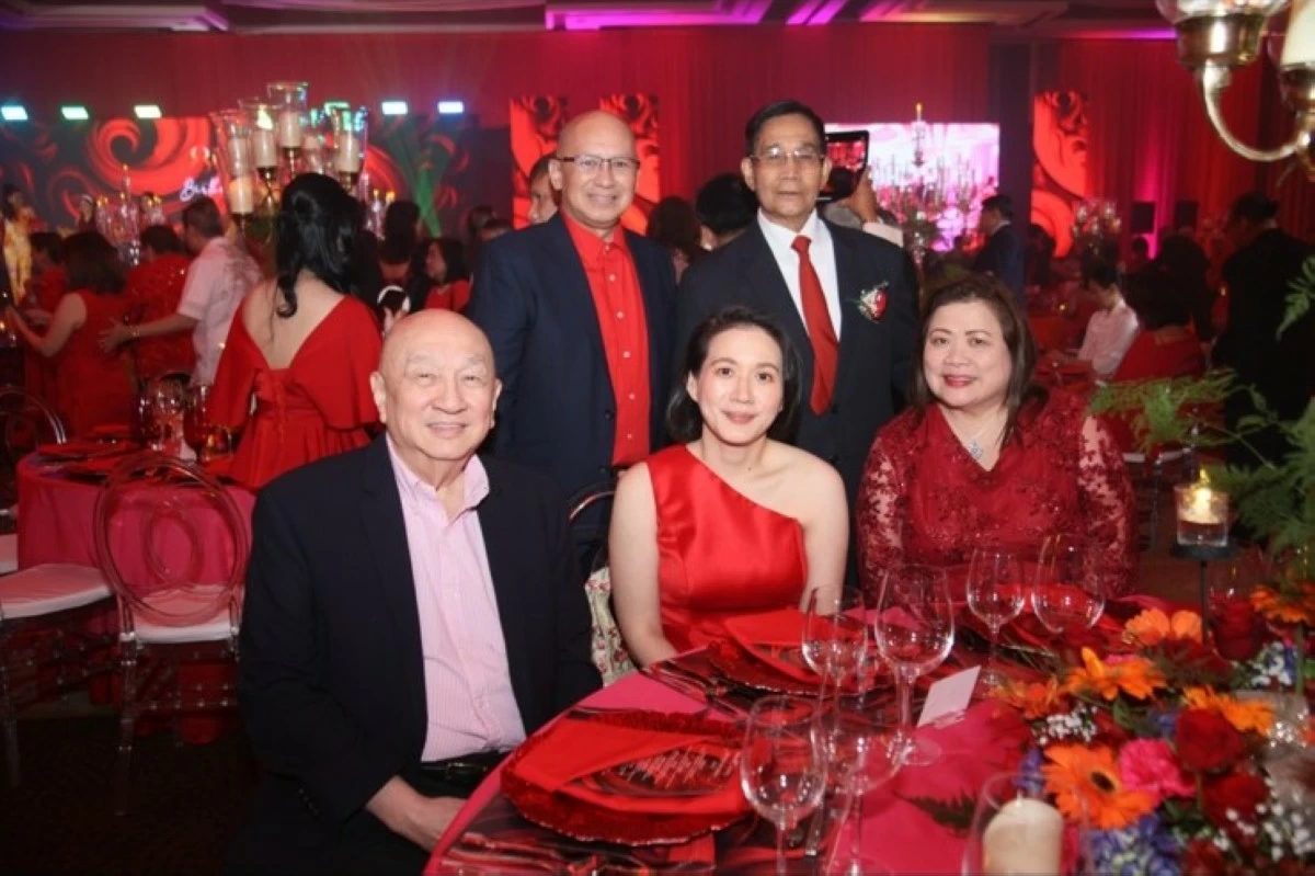 (Seated) Ernesto Chan, Beatrice Ang, and Miriam Cu; (Standing) Manny Sales and Gen. Hermogenes Esperon