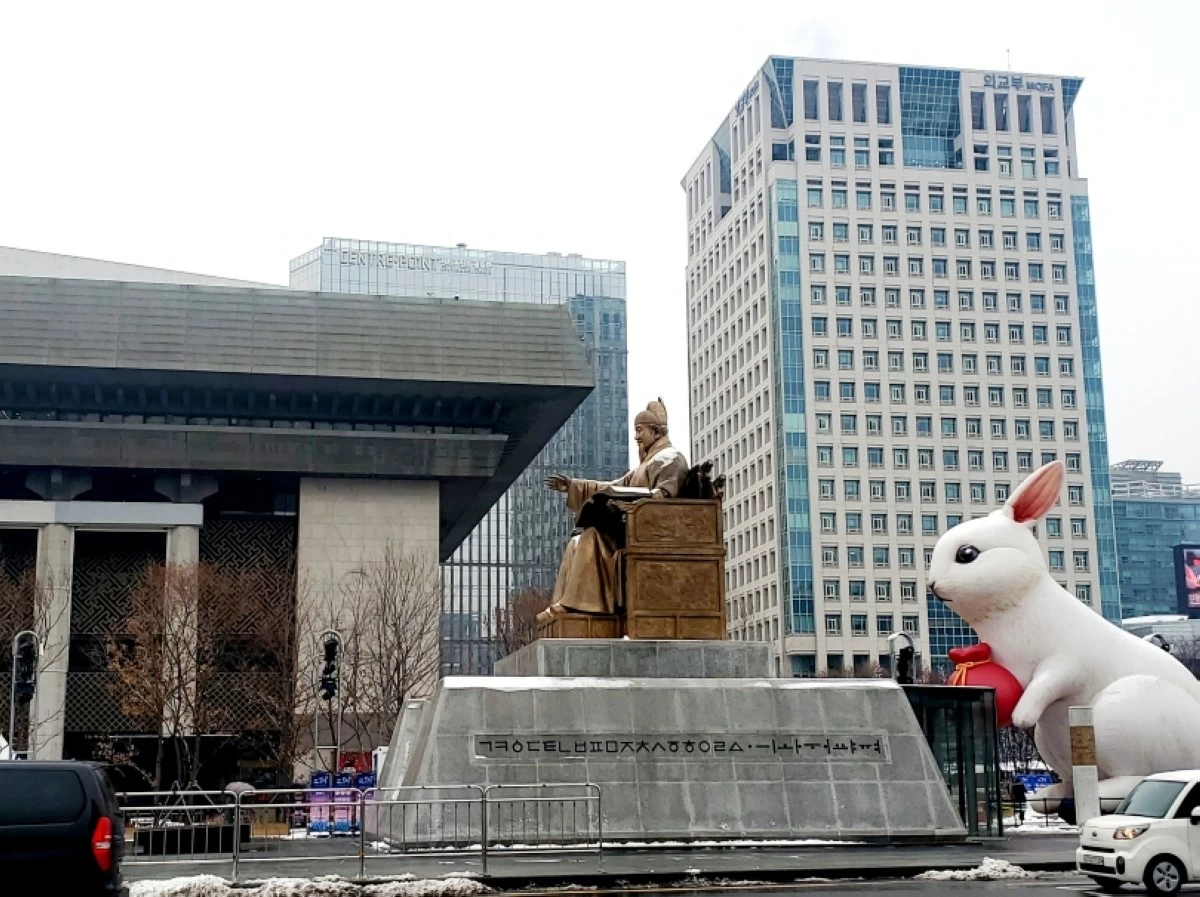 The statue of King Sejong the Great at Gwanghwamun Square in Seoul (Jonathan Hicap)
