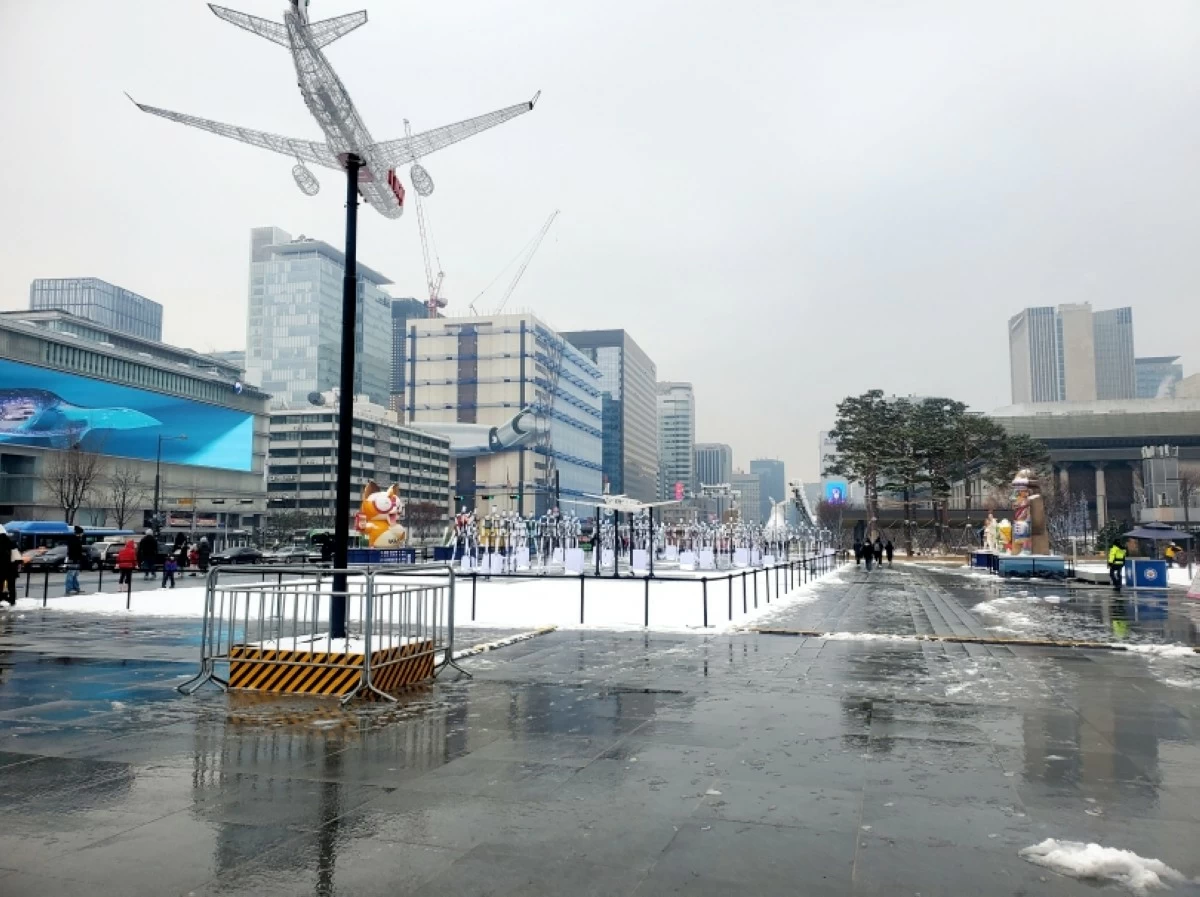 Gwanghwamun Square in Seoul (Jonathan Hicap)
