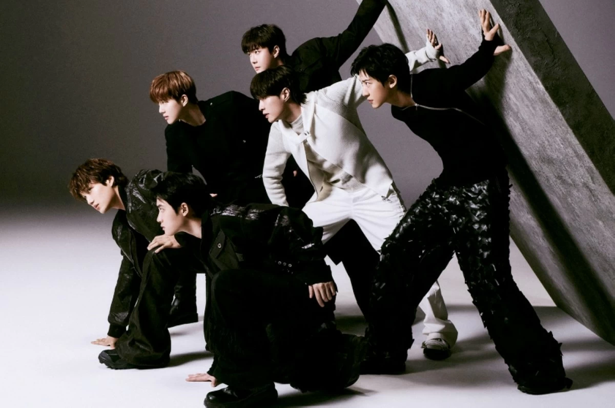 EXO's Suho, Lay, Chanyeol, D.O., Kai and Sehun (SM Entertainment) 