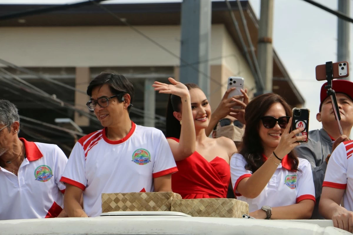 Mayor John Rey Tiangco and Miss Universe 2025 third runner-up Ahtisa Manalo (Photo courtesy to La Naval Academy)