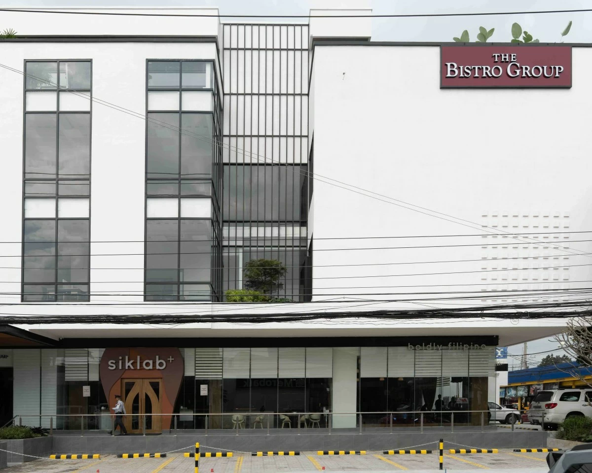 BOLD FACADE The freestanding Siklab Kamagong branch along Kamagong Street, Makati City