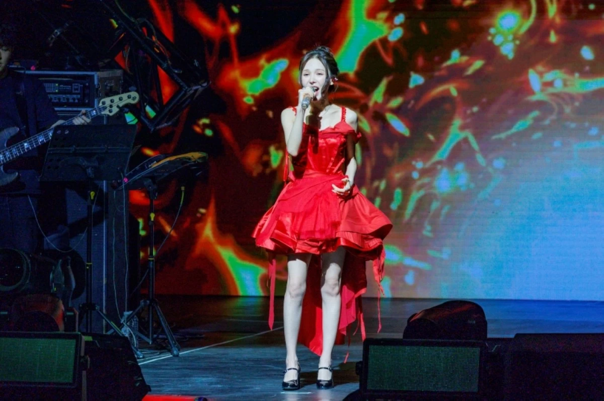 K-pop artist Wendy at her W:EALIVE world tour in Manila on Jan. 17 at the New Frontier Theater (Photo courtesy of Marck Forca)