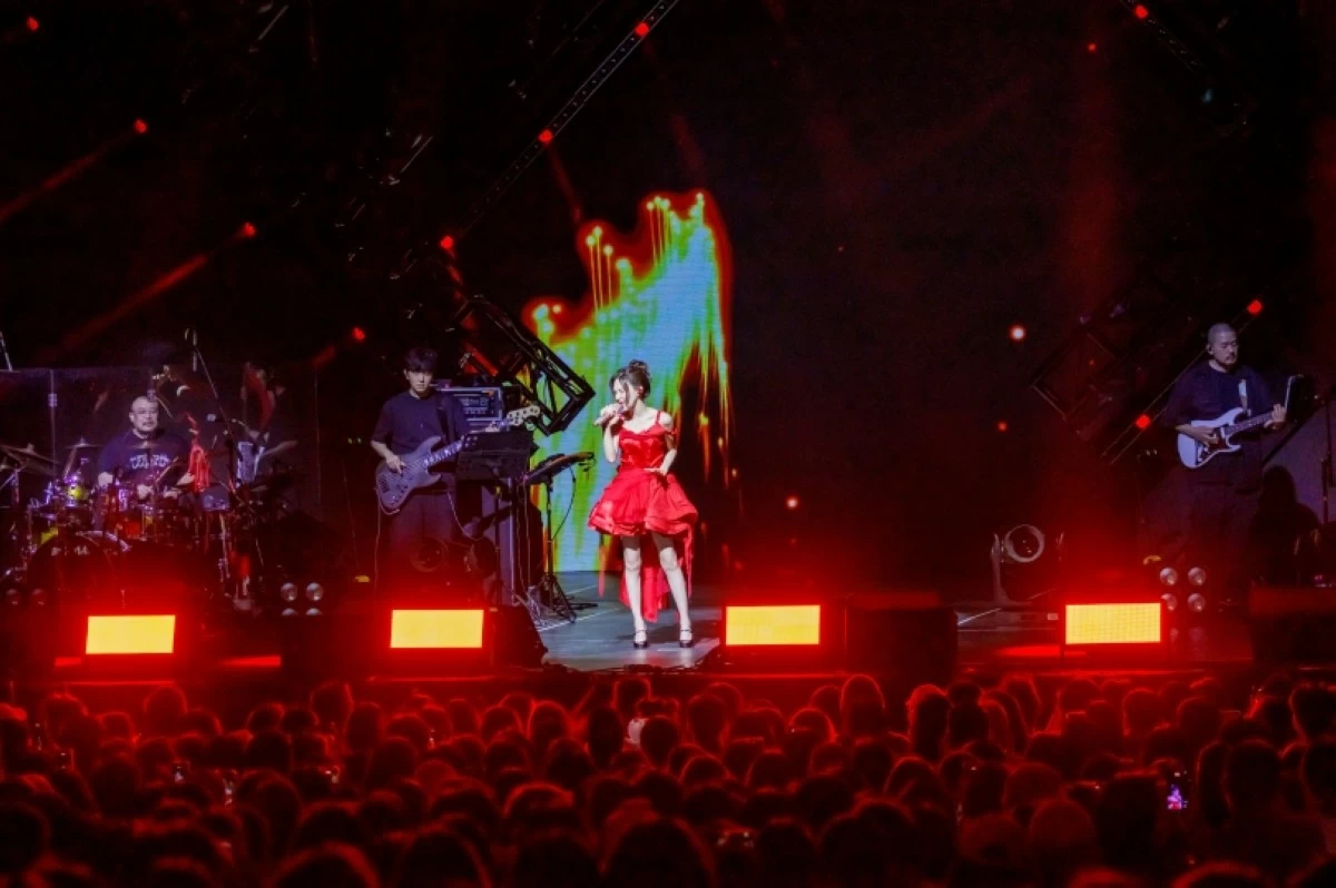 K-pop artist Wendy at her W:EALIVE world tour in Manila on Jan. 17 at the New Frontier Theater (Photo courtesy of Marck Forca)