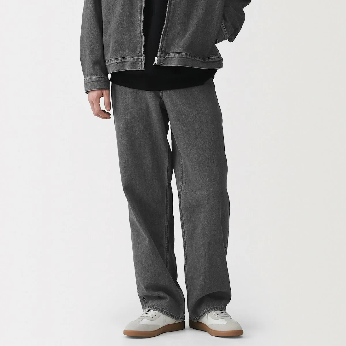 Men's Kapok blended denim wide-fit pants (₱2,250)