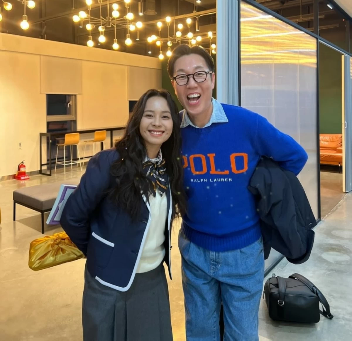 Filipino singer Gwyn Dorado (left) with 