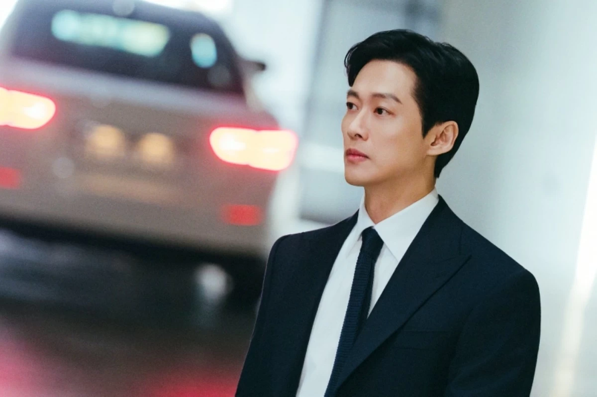 Namkoong Min (Disney )