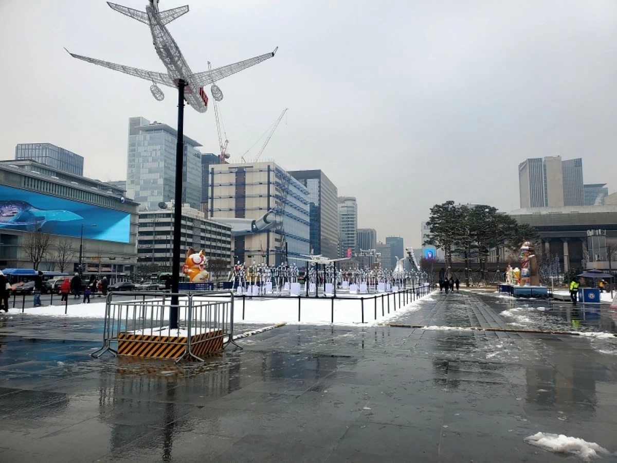 Gwanghwamun Square in Seoul (Jonathan Hicap) 
