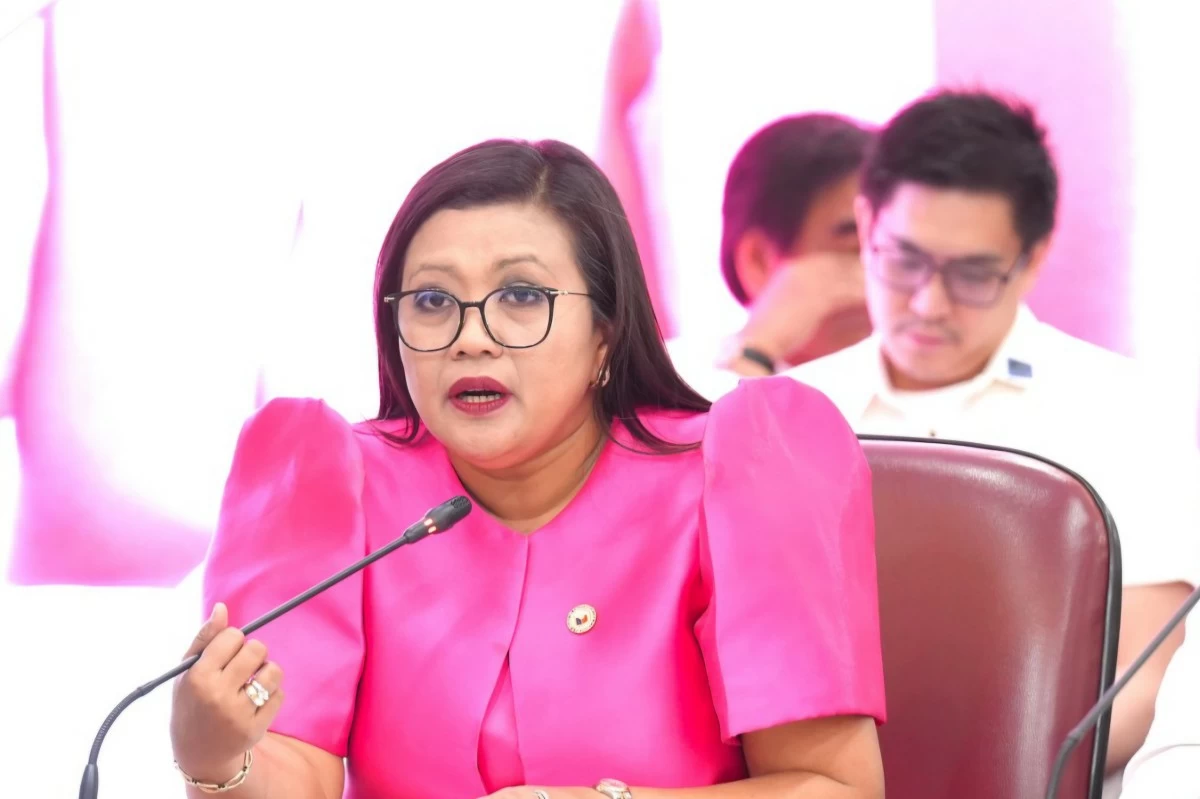 Batangas 2nd district Rep. Gerville "Jinky Bitrics" Luistro (PPAB)