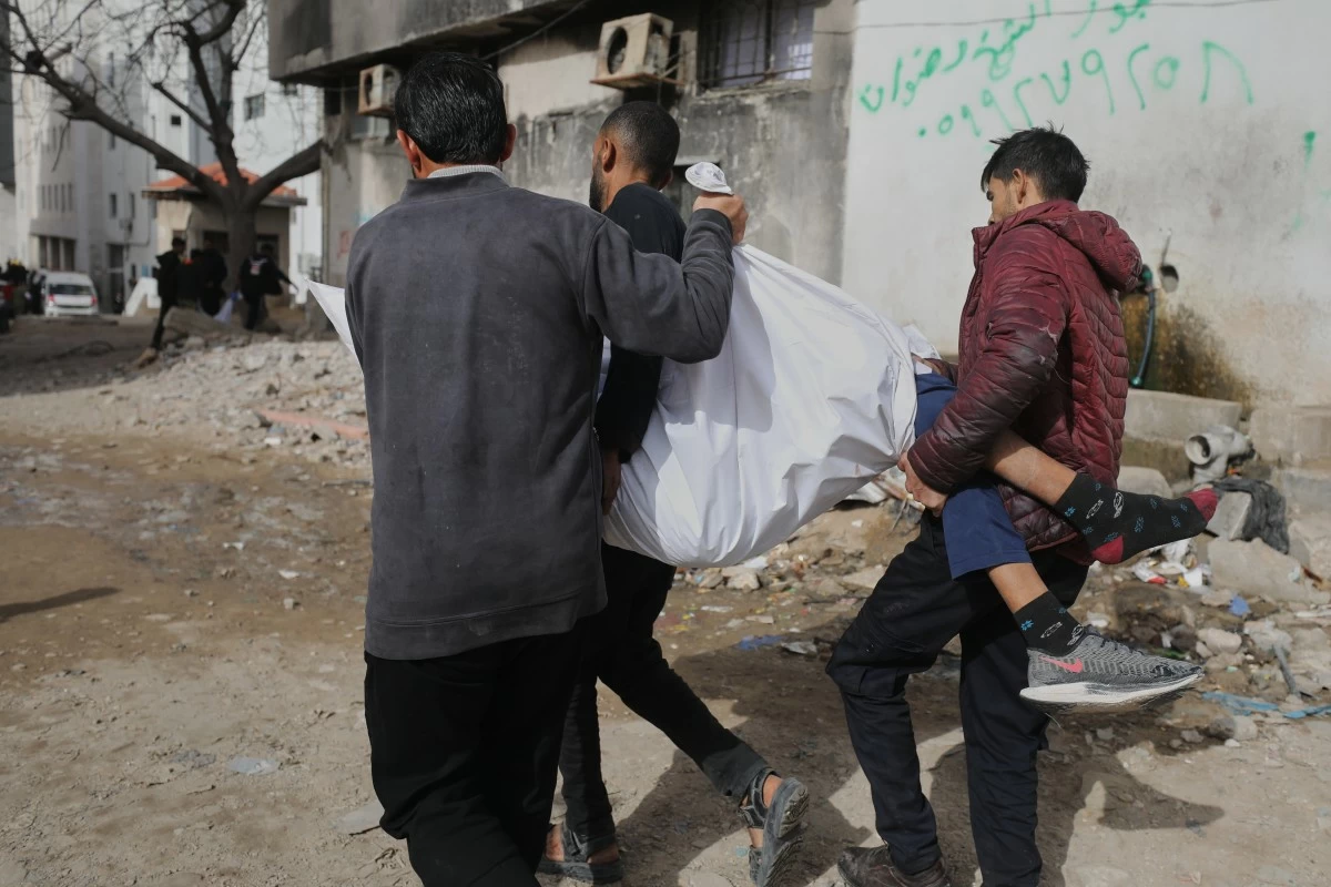 Palestinians carry the body of Mohammad Zawara, 15, who was killed in an Israeli strike, according to health officials, as they arrive at Shifa Hospital, Gaza City, Saturday, Jan. 24, 2026. (AP Photo/Yousef Al Zanoun)