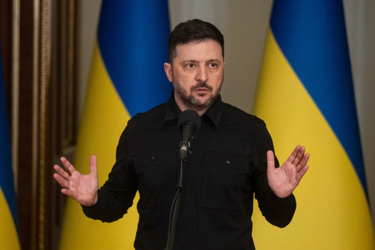 Ukraine's President Volodymyr Zelenskyy speaks during a briefing in Kyiv, Ukraine, Saturday, Jan. 3, 2026. (AP Photo/Danylo Antoniuk)