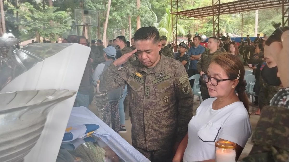 THE military leadership visits the wake of four soldiers killed in an ambush in Munai, Lanao del Norte on Jan. 22. (Bonita L. Ermac) 