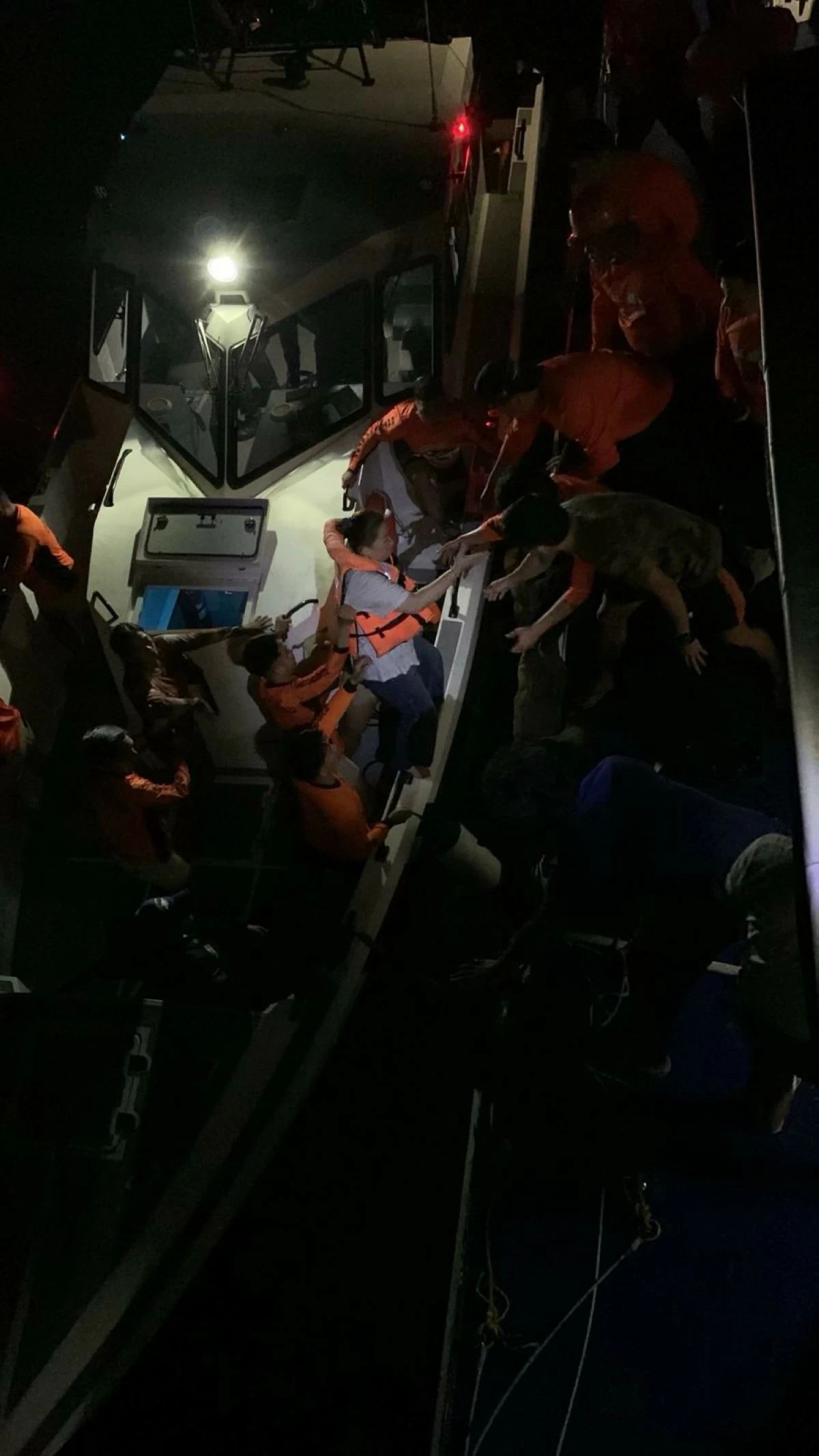 Survivors are assisted by Philippine Coast Guard (PCG) personnel after a RORO vessel carrying more than 300 individuals sank off Basilan on Jan. 26, 2026, killing at least 15 people. (Photo: PCG) 