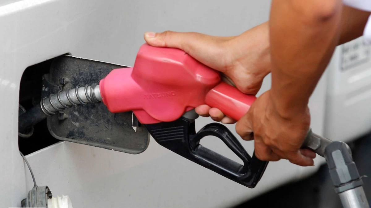 Oil retailers to raise prices Tuesday as global risks mount