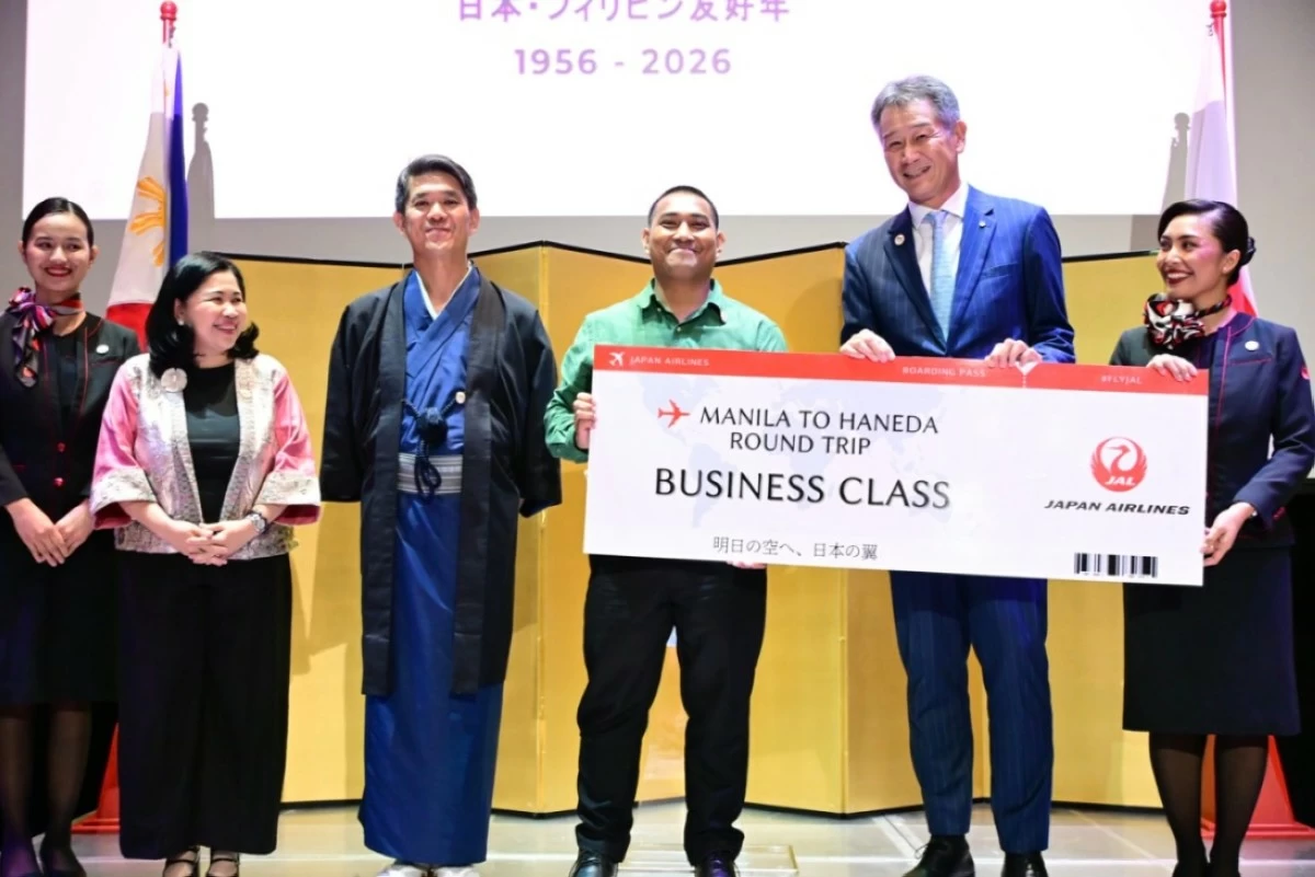Ambassador Endo Kazuya  together with DFA Undersecretary Maria Theresa B. Dizon-De Vega  and Japan Airlines Philippines Regional Office General Manager Funabashi Takayuki, recognized  Edmon Fuerte, designer of the winning logo for the 70th Anniversary of Philippines-Japan Friendship

