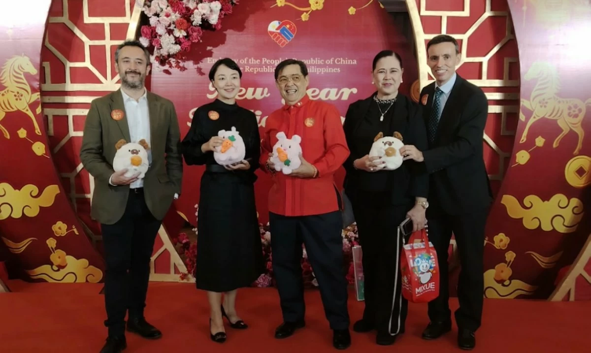 Head of Economic-Commercial, Promotion, International Cooperation, and Cultural Affairs Marcos Octavio Vara Jacobo  of the Embassy of Mexico, Hope Zhang of the Embassy of Brazil, Barbie Atienza  and Badette Cunanan of the Manila Bulletin, and Counsellor  Gerson Cruz Gimenes of the Embassy of Brazil

