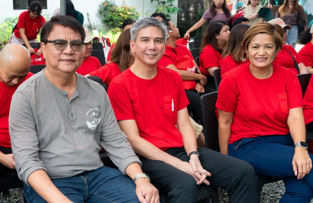 MTFI President and Executive Director Melandrew T. Velasco, together with Coca-Cola Philippines President Tony del Rosario and Public Affairs, Communications and Sustainability Senior Director Maria Christine Garcia, joined the tree-growing orientation before the tree-planting activity, where they learned proper tree-planting techniques and sustainable practices for watershed conservation.