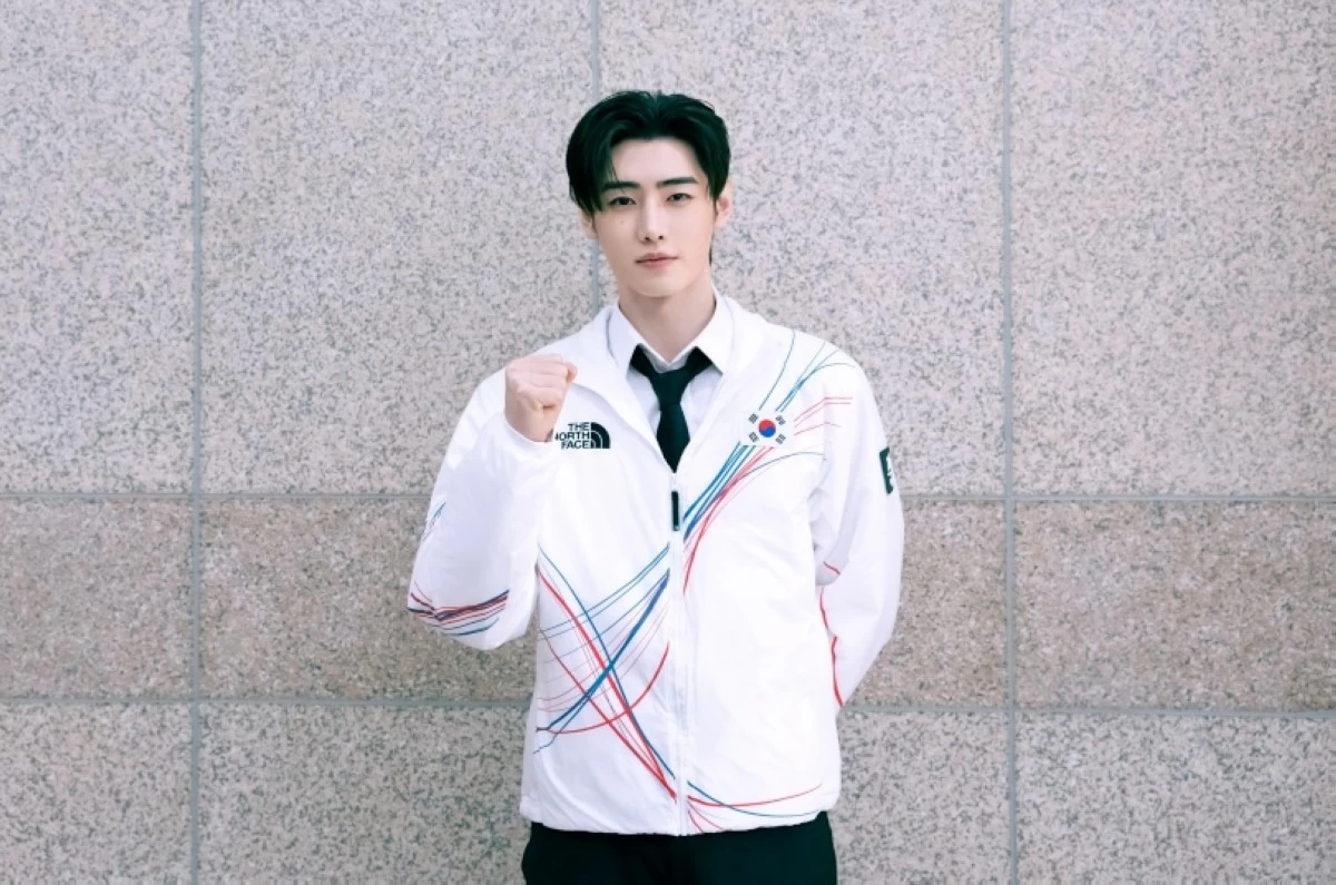 ENHYPEN's Sunghoon wearing Team Korea's official jacket for the Milano Cortina 2026 Winter Olympics (Belift Lab) 