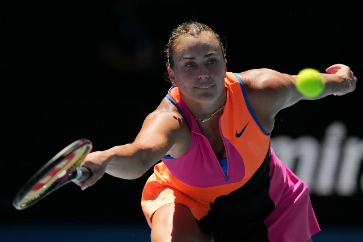 Aryna Sabalenka of Belarus plays a forehand return to Iva Jovic of the U.S. during their quarterfinal match at the Australian Open tennis championship in Melbourne, Australia, Tuesday, Jan. 27, 2026. (AP Photo/Dita Alangkara)