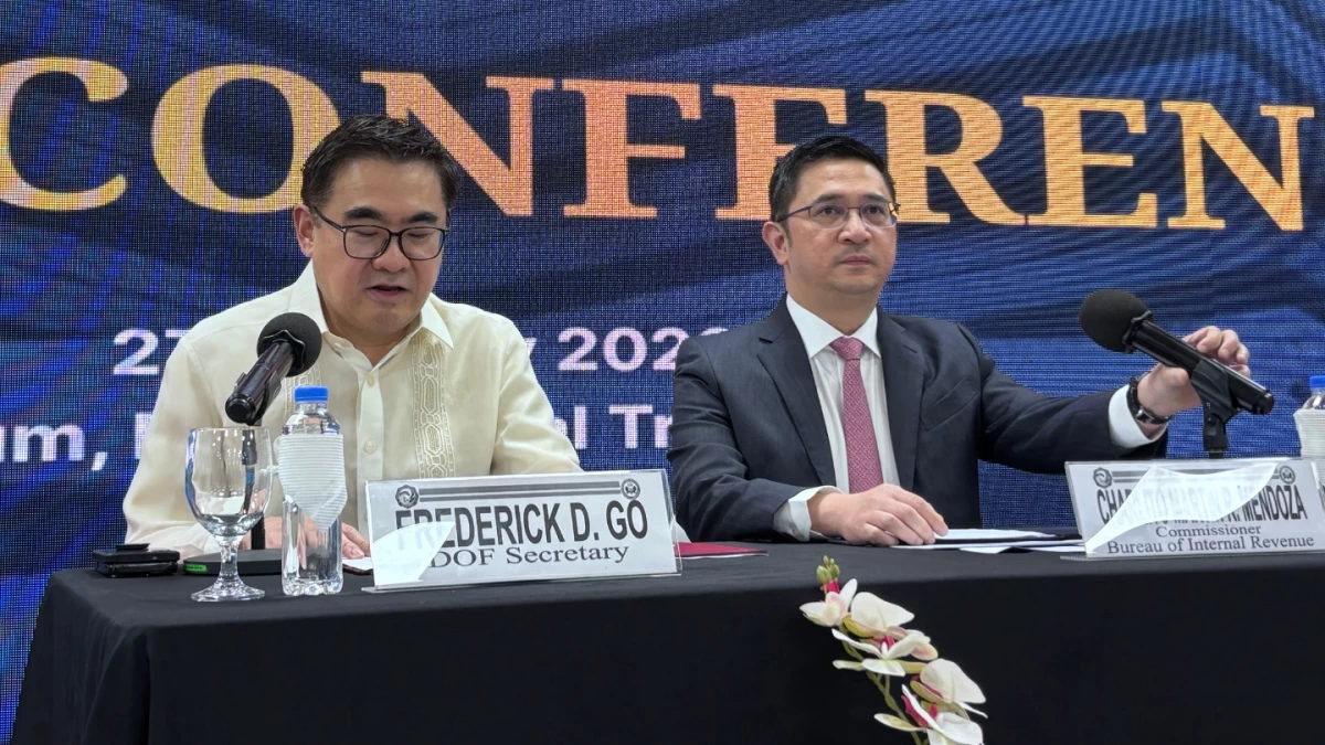 Finance Secretary Frederick D. Go and BIR Commissioner Charlito Martin R. Mendoza (Photo by Derco Rosal)