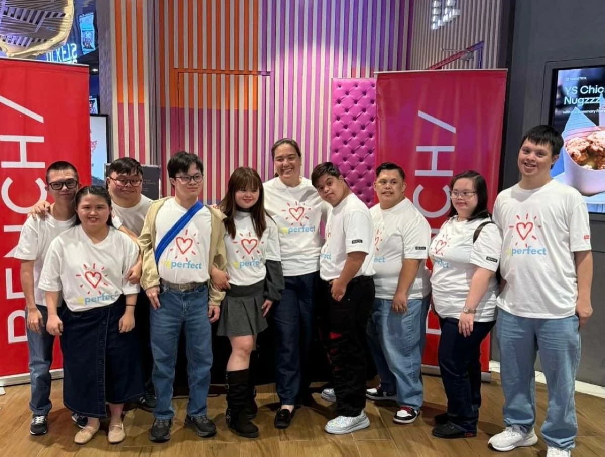 Sylvia Sanchez (center) and the cast of 'I'mPerfect'