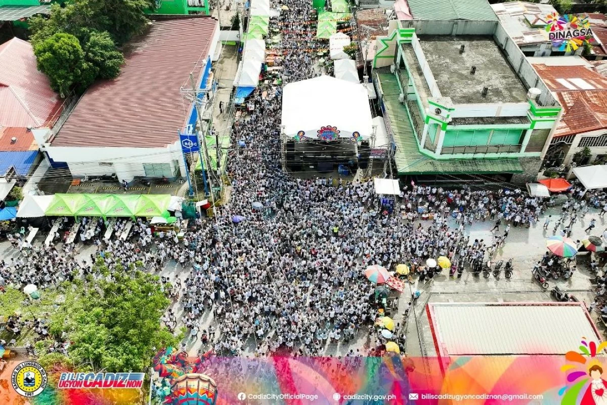 REVELERS flood the streets of Cadiz City, Negros Occidental during the penultimate day of the 52nd Dinagsa Festival on Sunday, Jan. 25. (Bilis Cadiz)