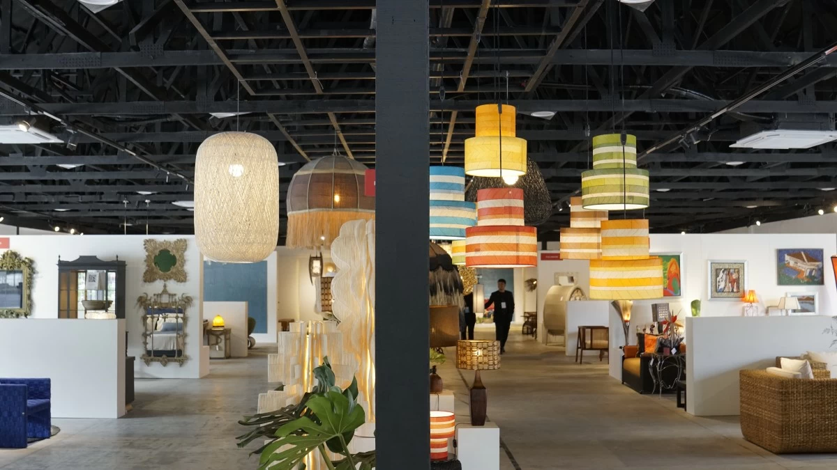 Galleries 4 and 5, designed by Ito Kish, present furniture, lighting, and home décor through an editorial approach that balances craftsmanship with commercial appeal.