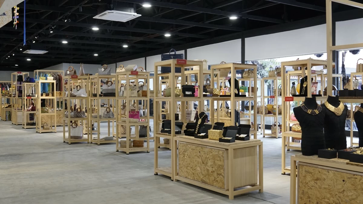 Gallery 3, overseen by the Design Center of the Philippines, features fashion, textiles, and accessories highlighted by saranggola-inspired installations made with Batangas-based kite makers.