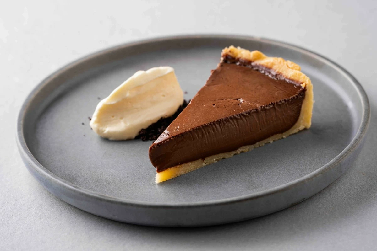 SWEET FINALE The Tarta de Chocolate closes the meal with rich, indulgent flavors