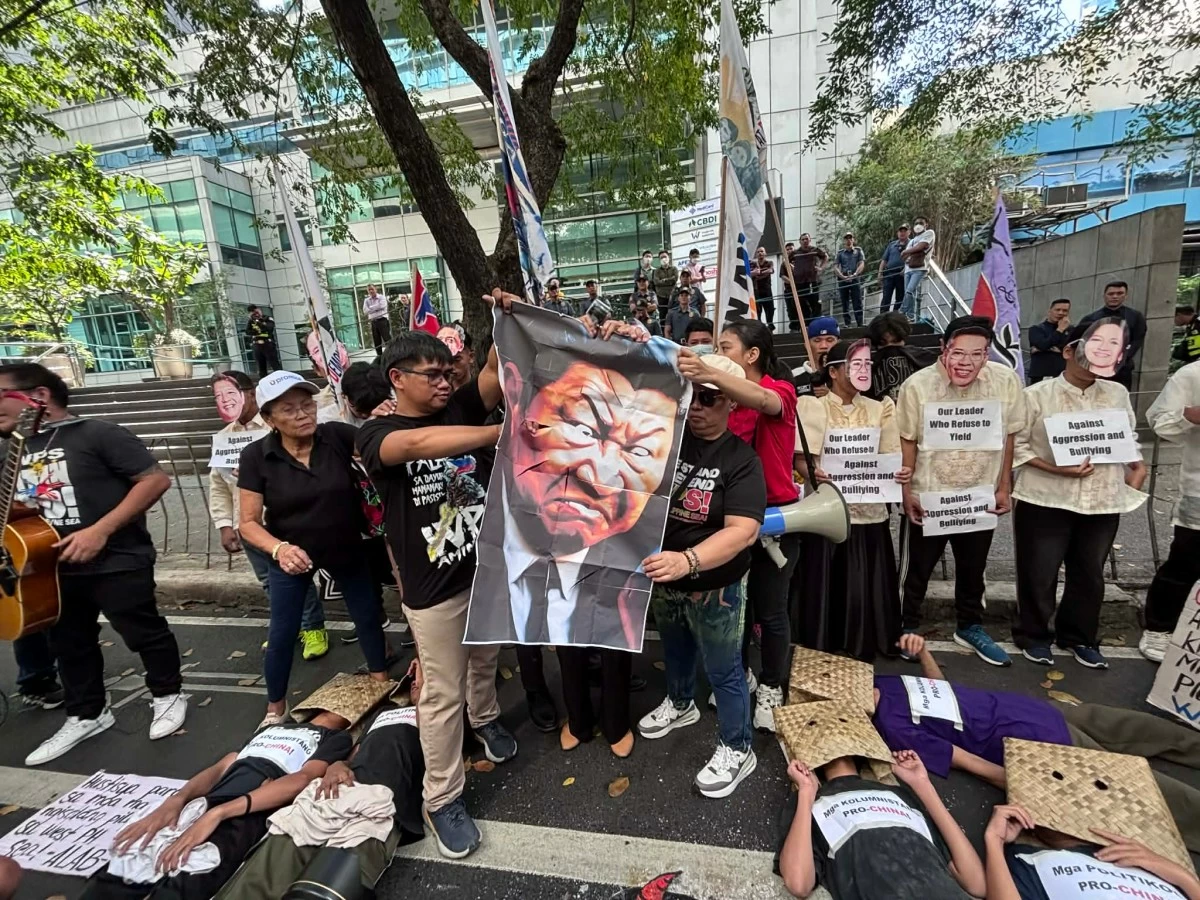 Members of the Filipinos Do Not Yield (FDNY) Movement and allied patriotic groups hold a lighting rally in Makati City on Jan. 28, 2026, protesting China’s reported harassment, water cannon use, and other aggressive actions against Filipino soldiers and fishermen in the West Philippine Sea, and calling for the defense of Philippine sovereignty and maritime rights.