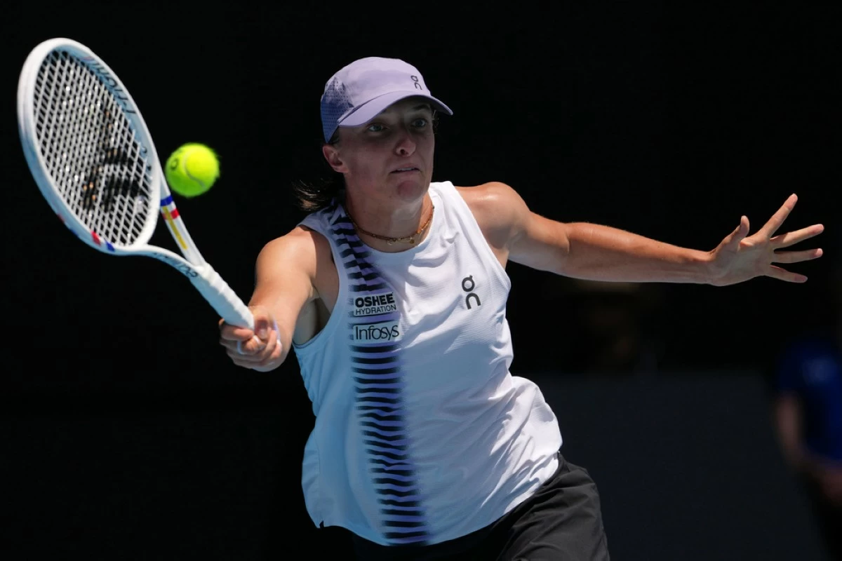Iga Swiatek of Poland plays a forehand return to Elena Rybakina of Kazakhstan during their quarterfinal match at the Australian Open tennis championship in Melbourne, Australia, Wednesday, Jan. 28, 2026. (AP Photo/Aaron Favila)