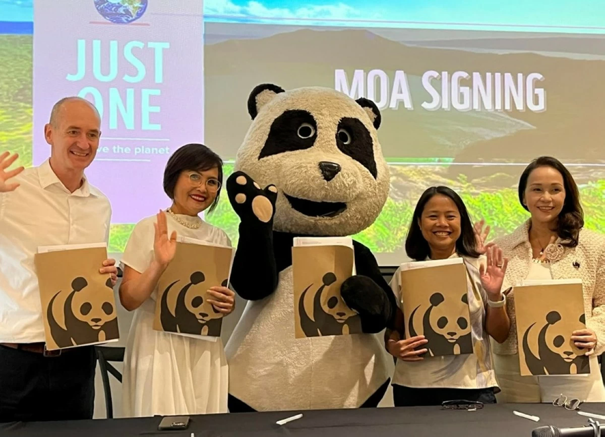 Mikel Arriet - General Manager of Anya Resort Tagaytay, Melody Amacio - Resort Manager of Anya Resort Tagaytay, Chichi the Panda of WWF, Katherine Custodio - WWF Philippines Executive Director, and Cloda Urquico - Head of Resource Generation of WWF-Philippines