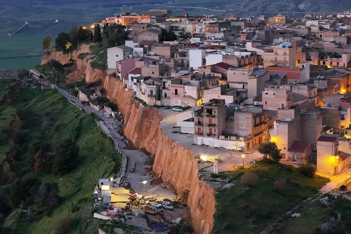 Aerial view of the village of Niscemi near the Sicilian town of Caltanissetta, southern Italy, Tuesday, Jan. 27, 2026, where severe storms provoked a landslide, and some 1,500 people had to be evacuated from their homes.  (Alberto Lo Bianco/LaPresse via AP)