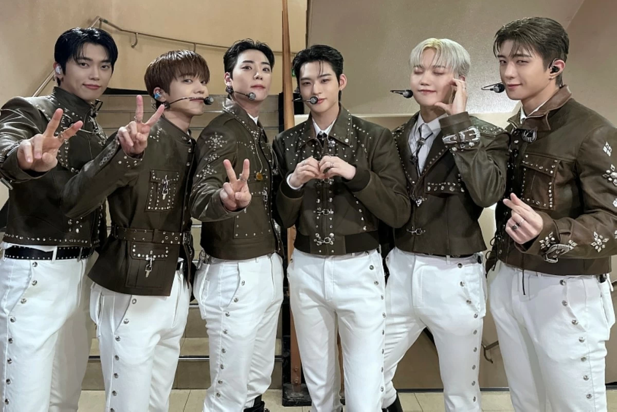 K-pop boy band ONF (X)