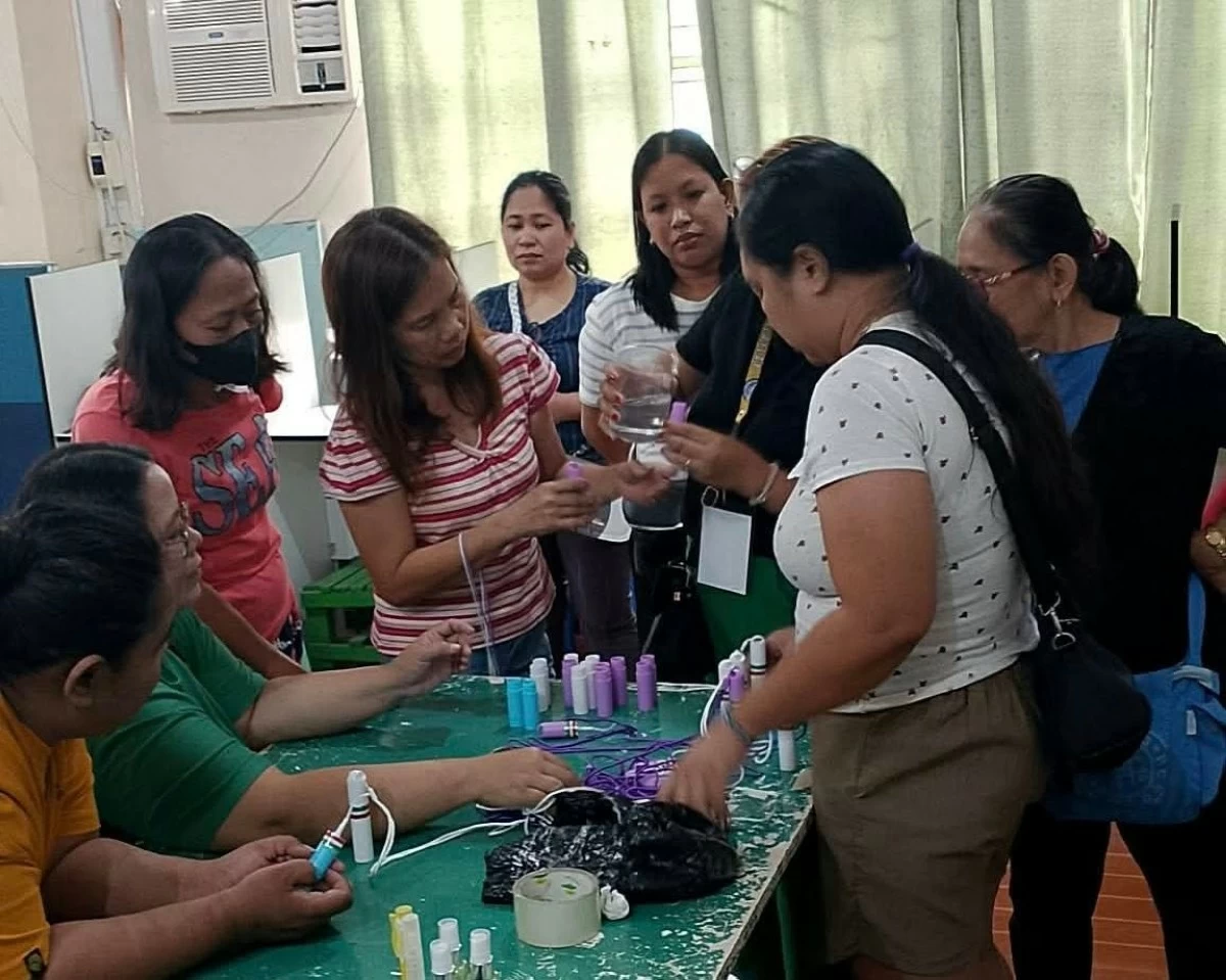 Participants in the perfume making (Photo from Paranaque PIO)