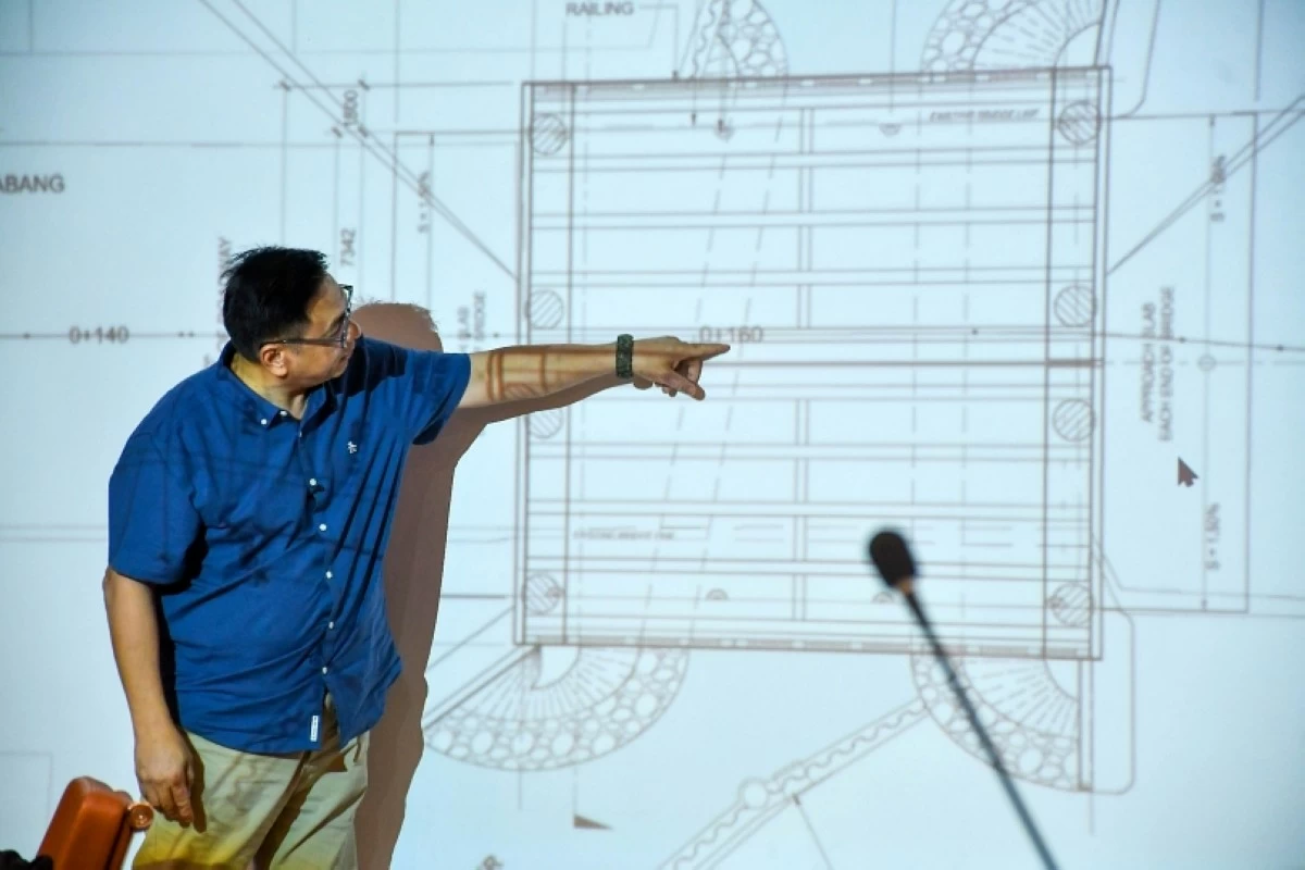 Muntinlupa Mayor Ruffy Biazon at a meeting on Jan. 30 regarding the construction of the Muntinlupa-San Pedro bridge (Photo from Mayor Biazon's Facebook account) 